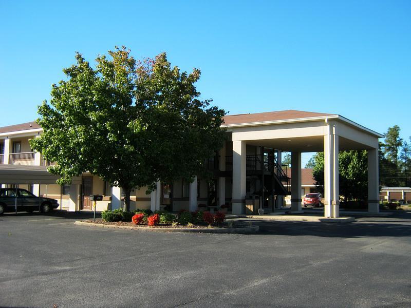 Briarwood Inn Amory Exterior photo