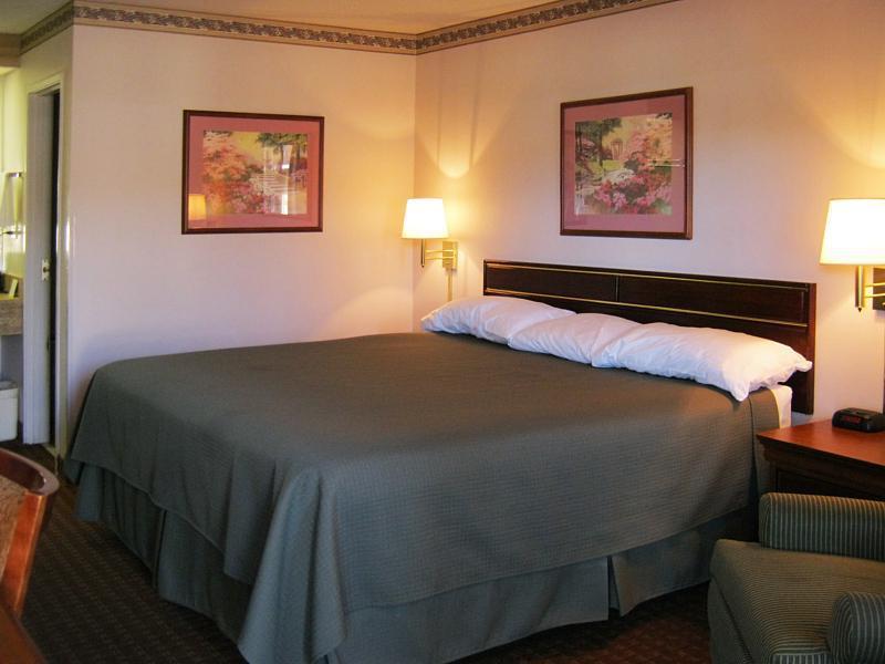 Briarwood Inn Amory Room photo
