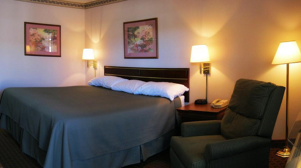 Briarwood Inn Amory Room photo